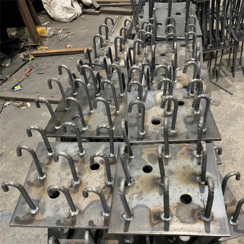 图纸中如何确定三亚预埋件的位置？